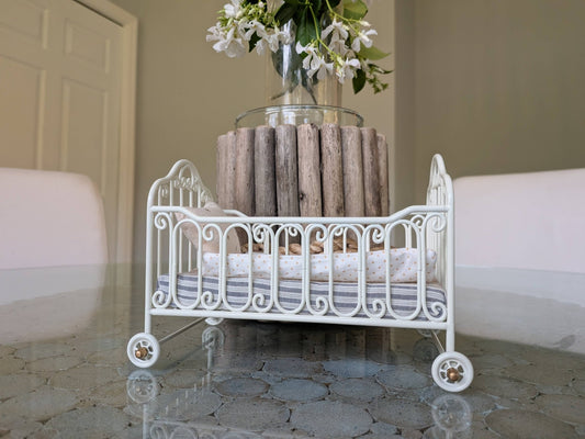 Miniature Metal Bed for Levlovs - vibeboxshop