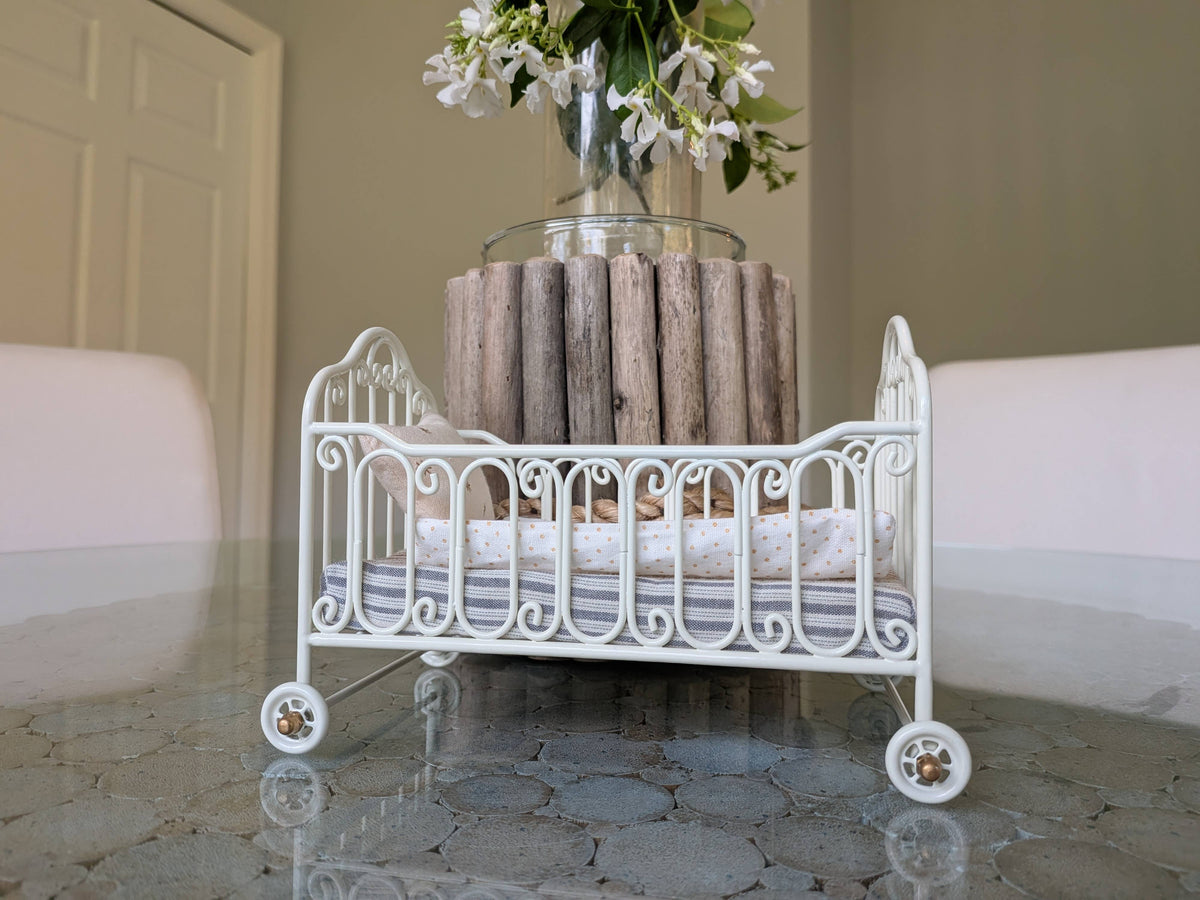 Miniature Metal Bed for Levlovs