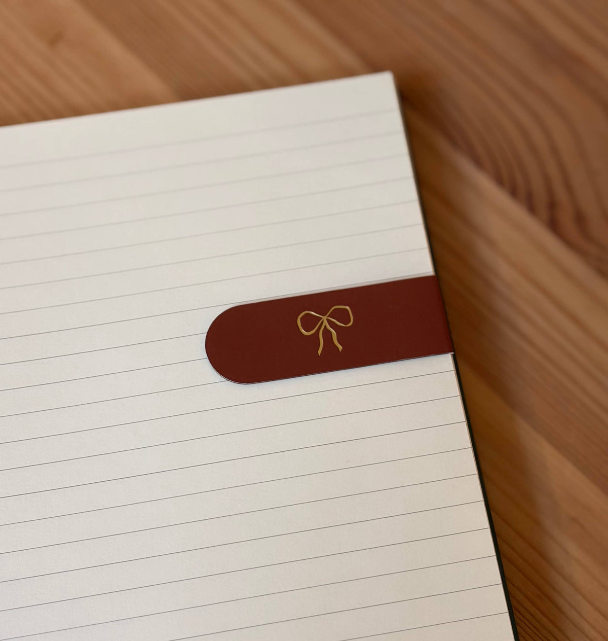 Gold Vintage Bow Magnetic Bookmark