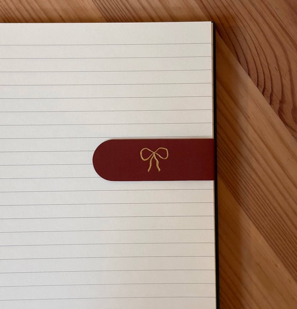 Gold Vintage Bow Magnetic Bookmark