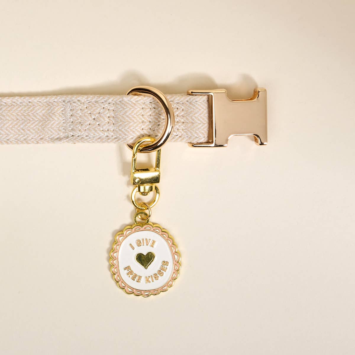 Free Kisses Collar Charm - vibeboxshop