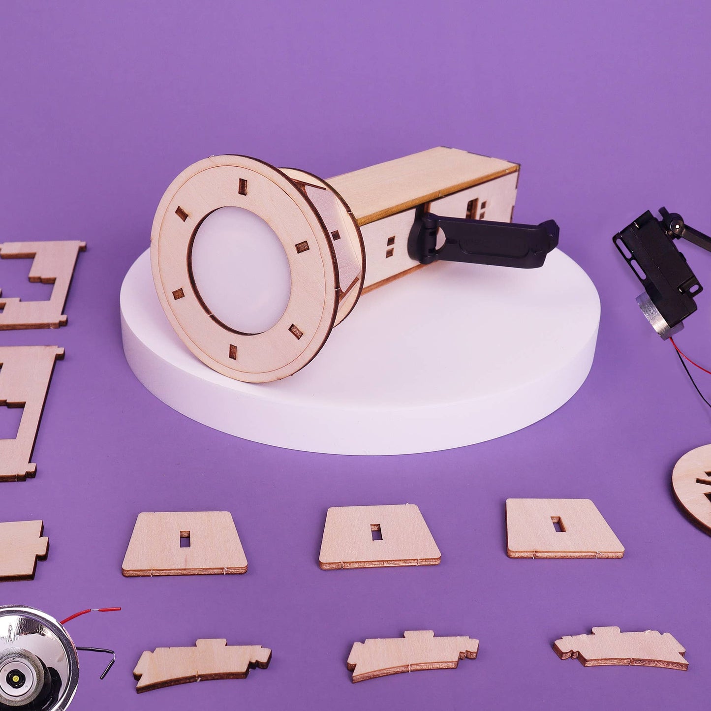 Hand - Crank Flashlight DIY Kit | STEM - vibeboxshop