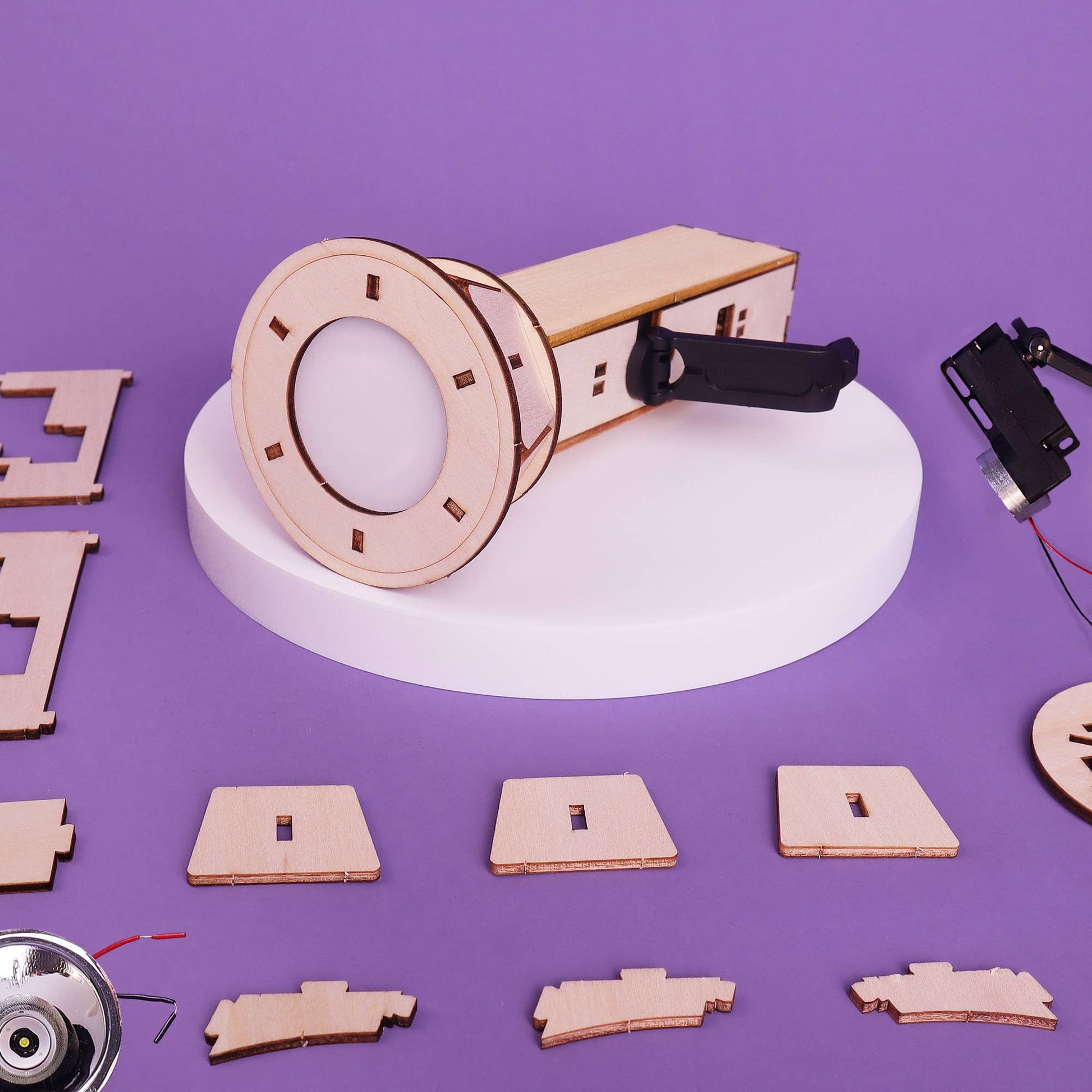 Hand - Crank Flashlight DIY Kit | STEM - vibeboxshop