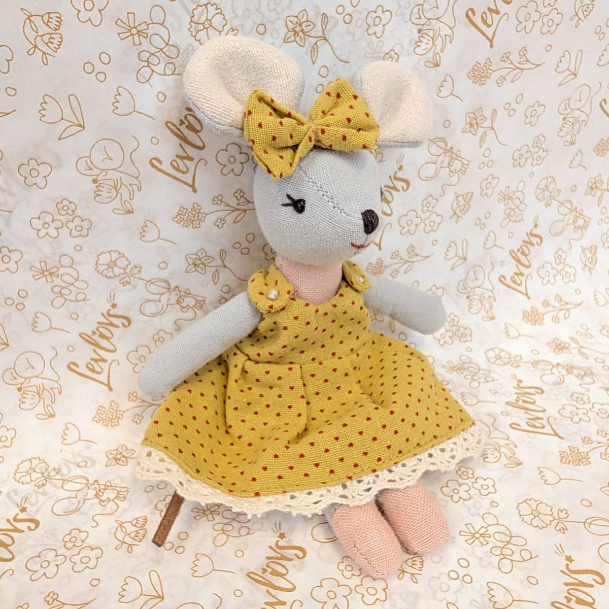 Little Miss Honeybee Mouse - vibeboxshop