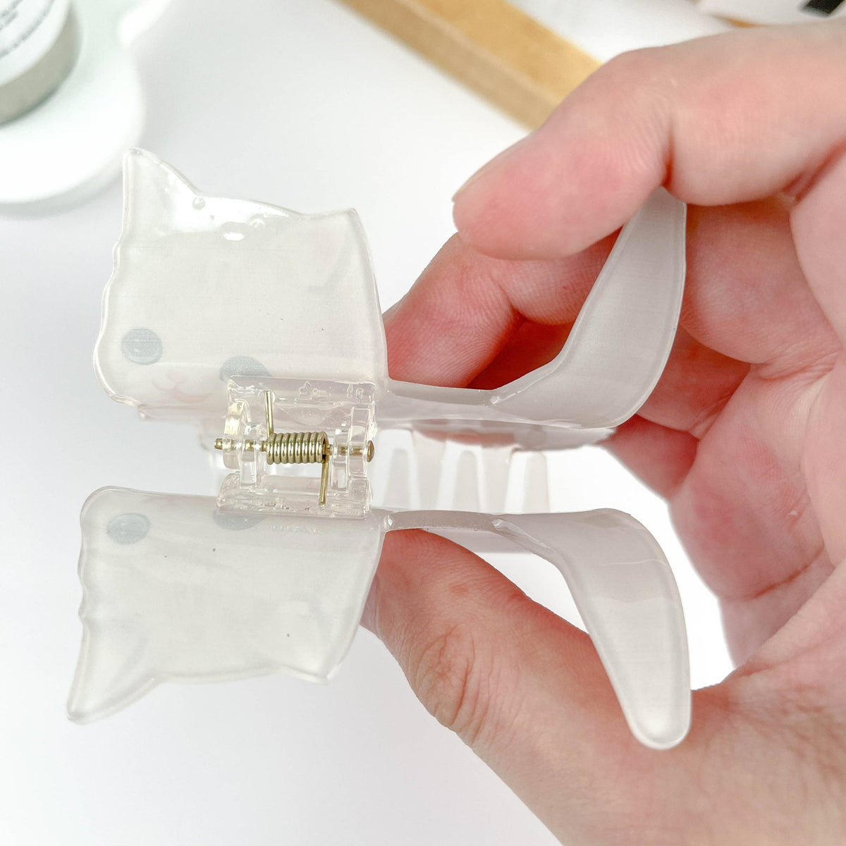 White Kitty Hair Clip - vibeboxshop